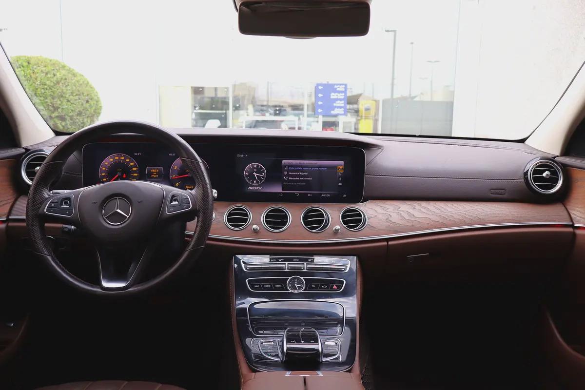 Mercedes-Benz E-Class E 300 2018 - Korean Specs - Excellent Condition-5-5