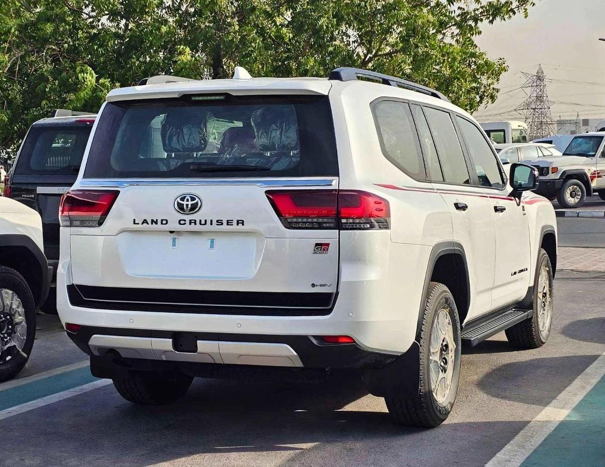 Toyota Land Cruiser GR SPORT 1MHEV HIGH HYBRID / 3.5L PETROL V6 / RADAR /REAR ENTERTAINMENT DVD/COOL BOX (CODE#LC3HGR)-4-4
