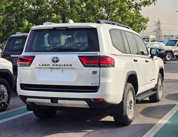 Toyota Land Cruiser GR SPORT 1MHEV HIGH HYBRID / 3.5L PETROL V6 / RADAR /REAR ENTERTAINMENT DVD/COOL BOX (CODE#LC3HGR)
