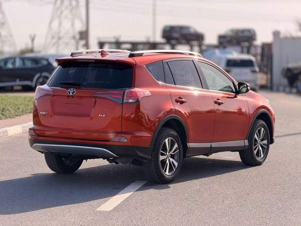 Toyota RAV4 XLE 2.5L sunroof, leather seats full option