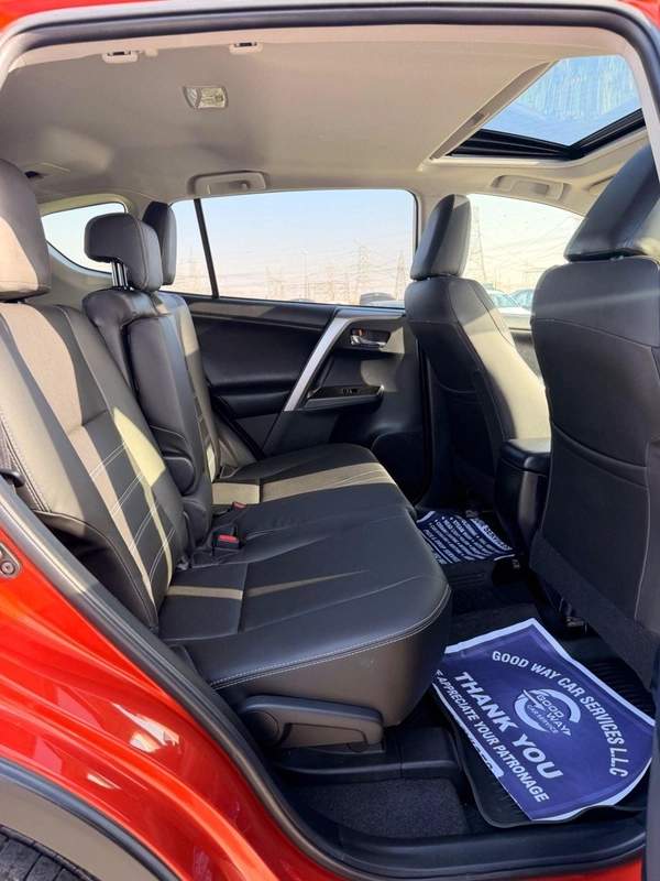 Toyota RAV4 XLE 2.5L sunroof, leather seats full option