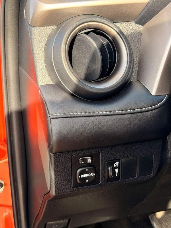 Toyota RAV4 XLE 2.5L sunroof, leather seats full option