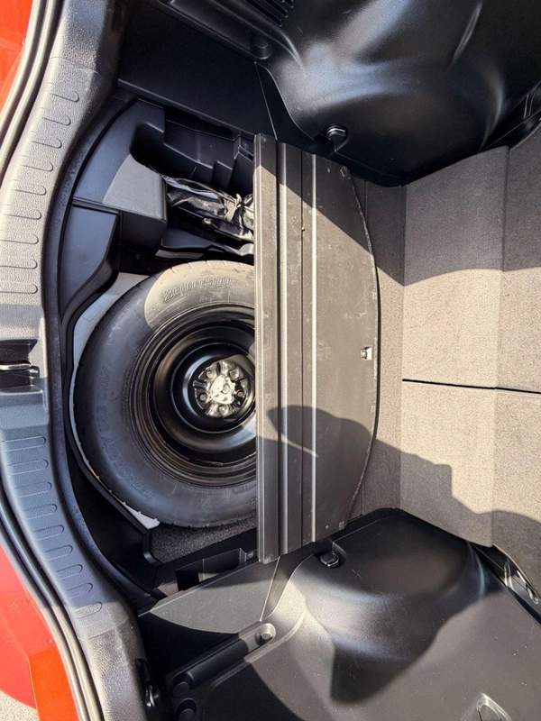 Toyota RAV4 XLE 2.5L sunroof, leather seats full option