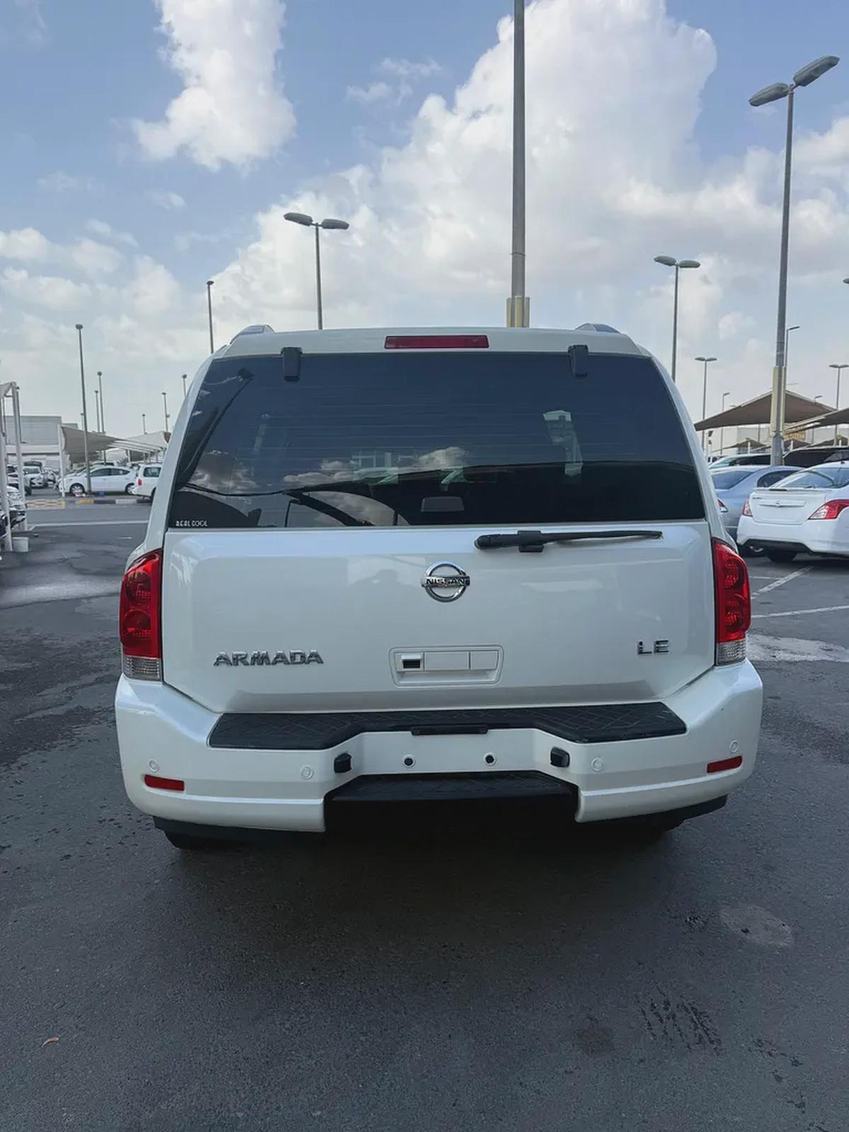 Nissan Armada LE GCC original paint accident free excellent condition-6-6