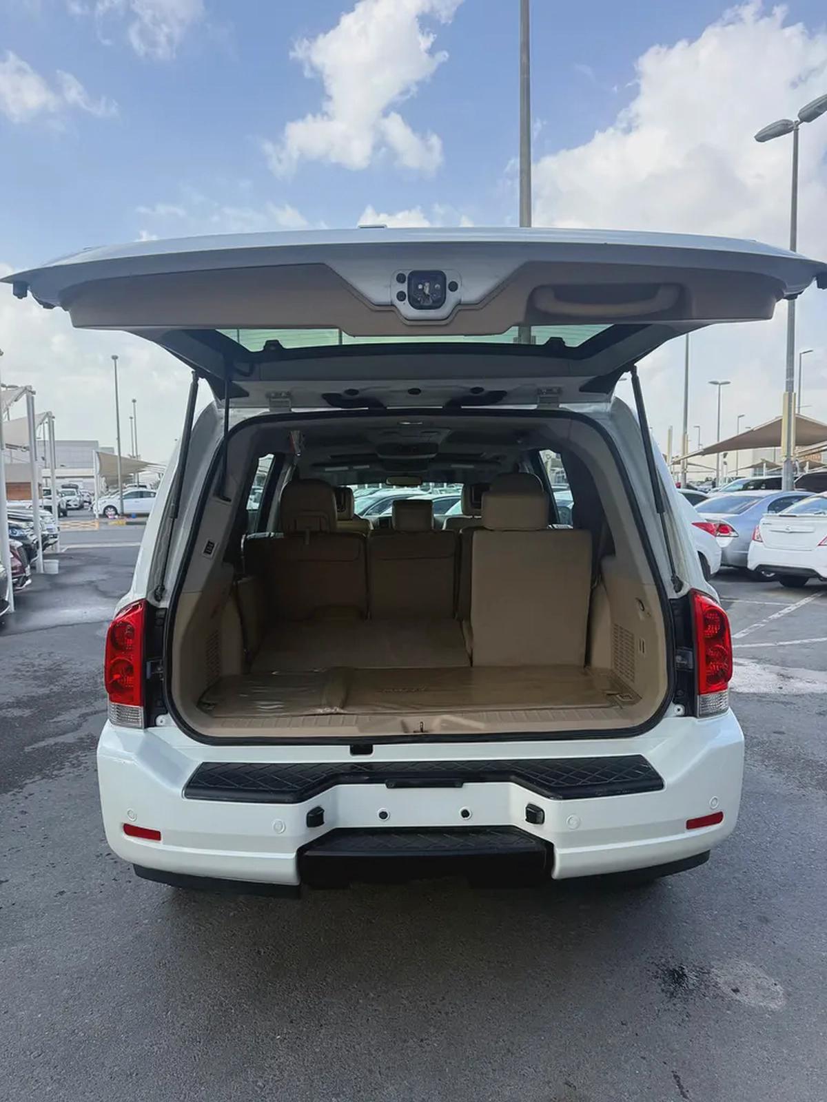 Nissan Armada LE GCC original paint accident free excellent condition-9-9
