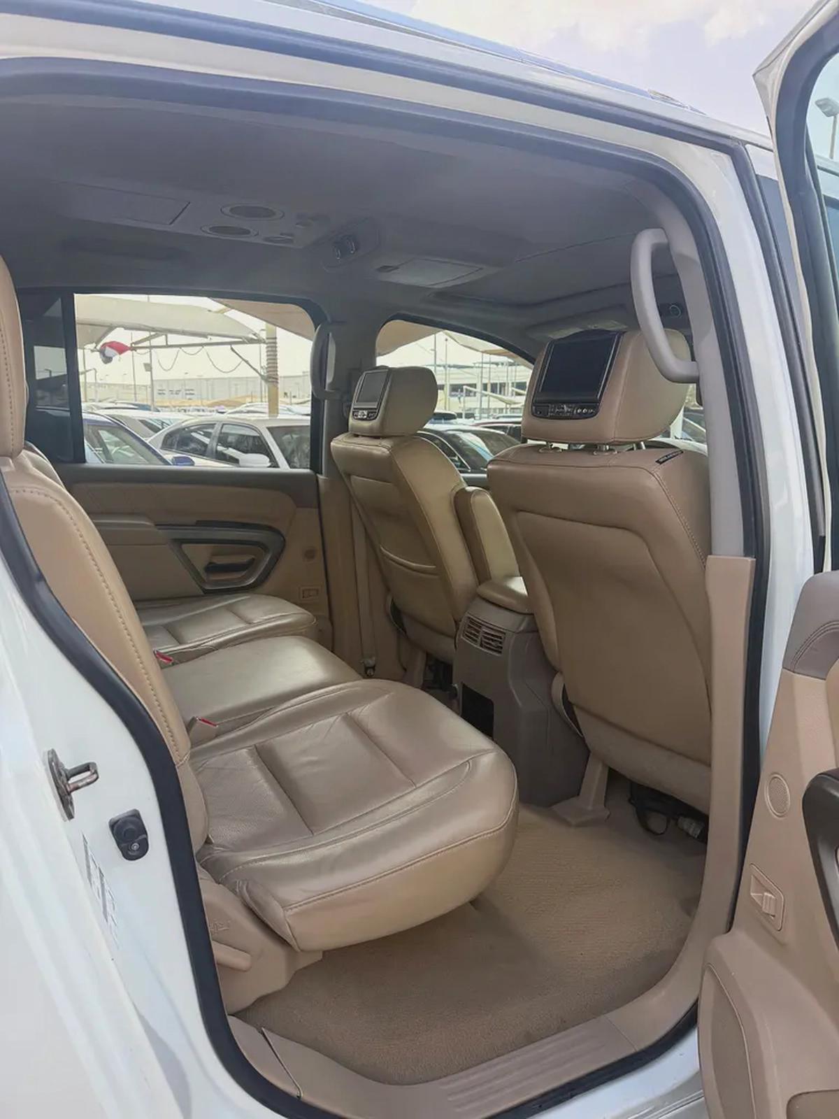 Nissan Armada LE GCC original paint accident free excellent condition-11-11