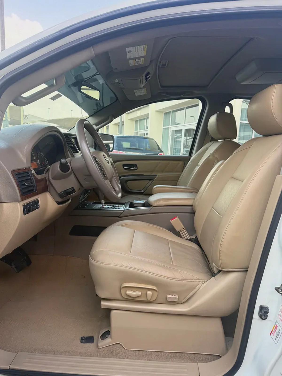 Nissan Armada LE GCC original paint accident free excellent condition-12-12