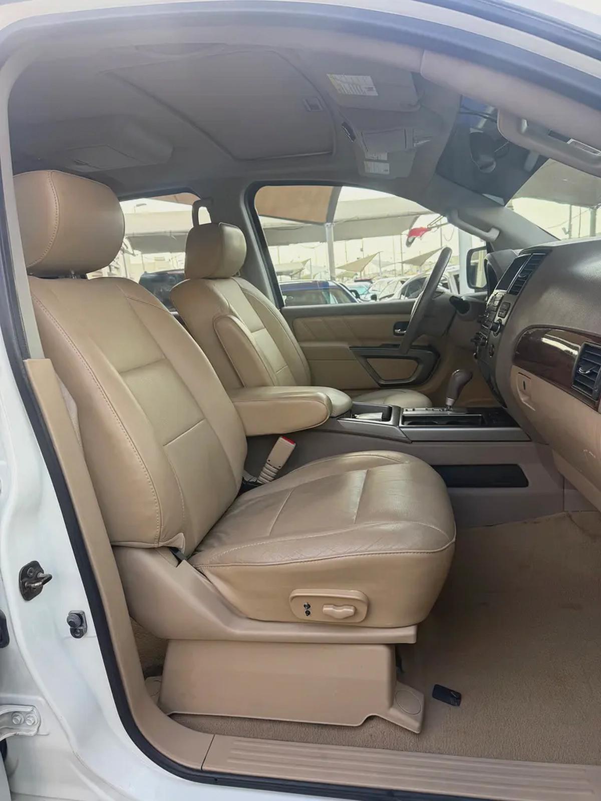 Nissan Armada LE GCC original paint accident free excellent condition-14-14