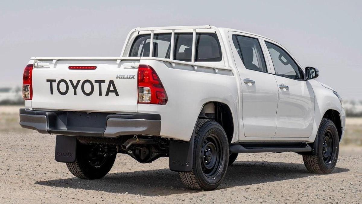 Toyota Hilux HILUX 2.4L MED OPTION DIESEL 2024-4-4