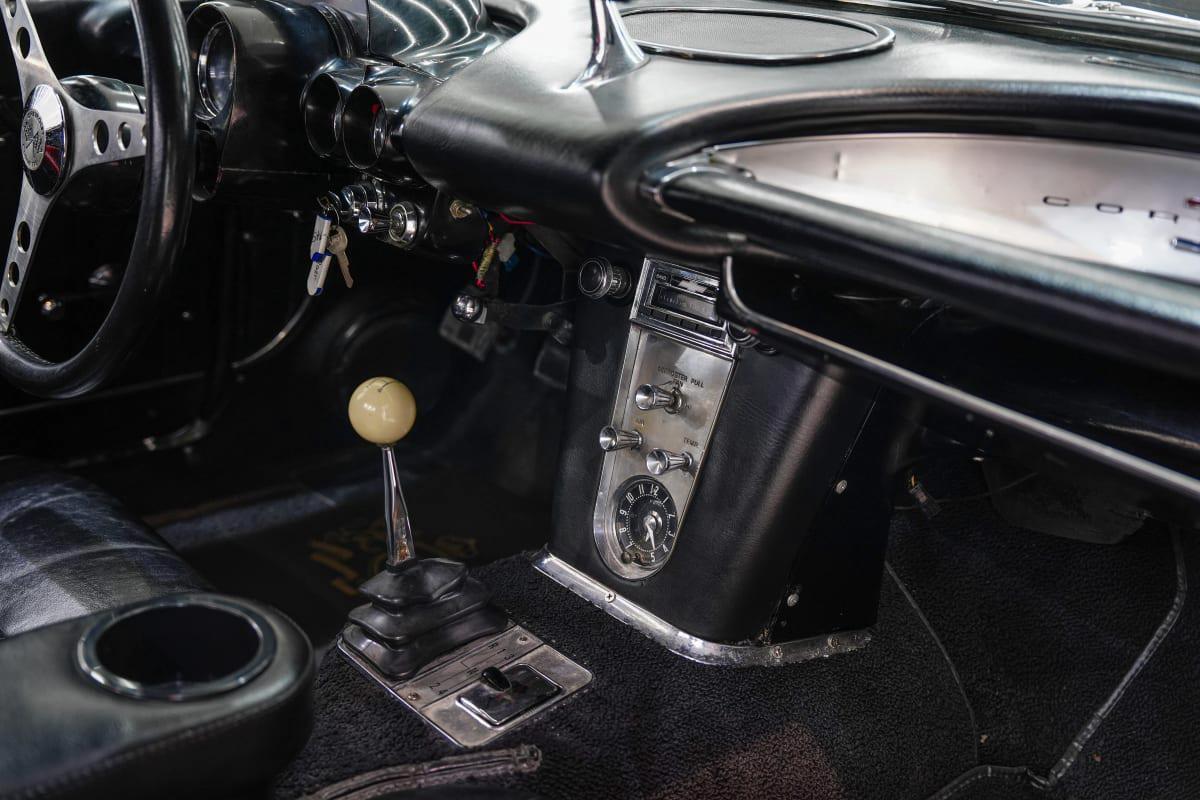 Chevrolet Corvette-7-7