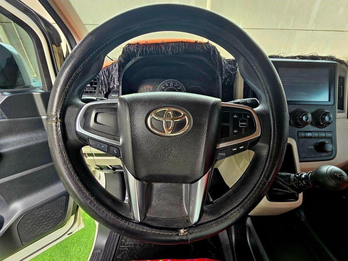 Toyota Hiace GL PASSENGER/ PATROL MANUAL/ 3.5 V6/ LOW MILEAGE-16-16