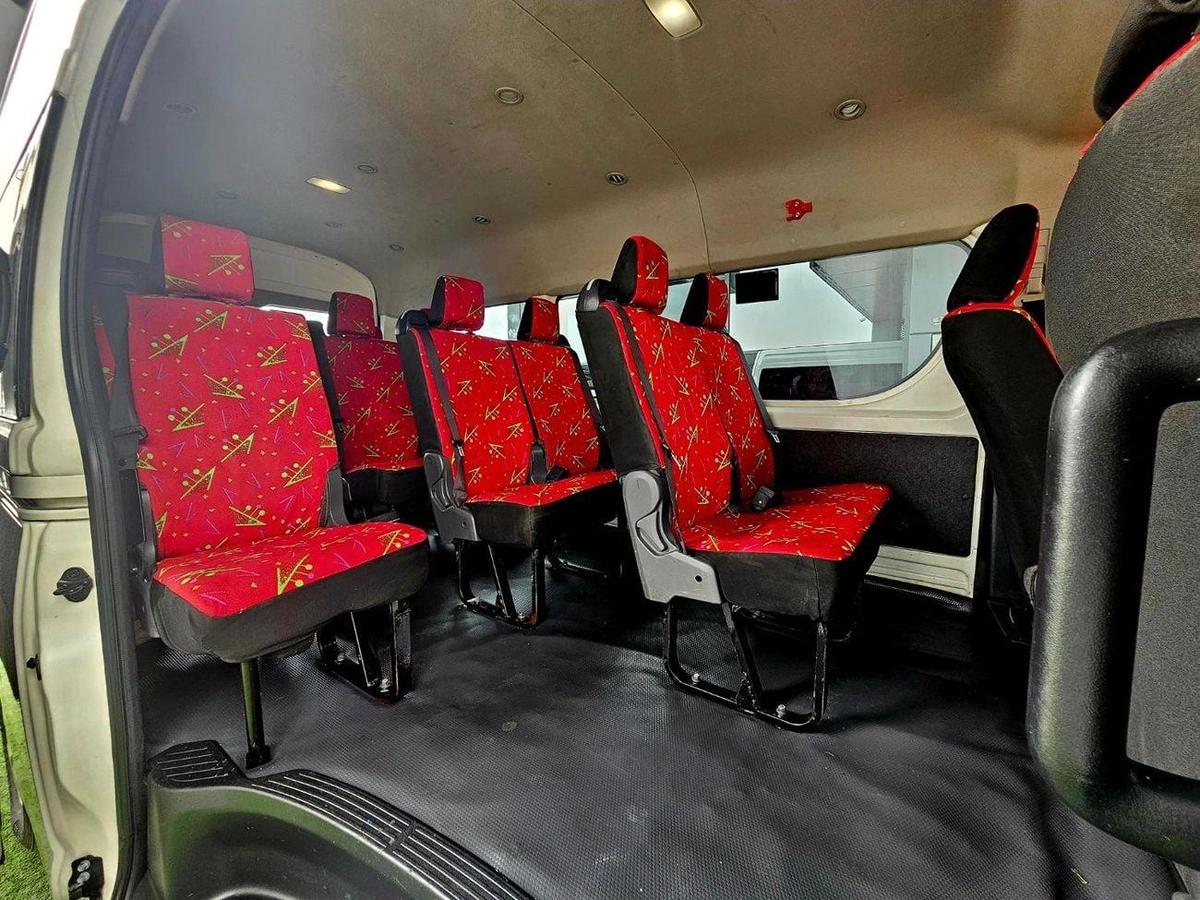 Toyota Hiace GL PASSENGER/ PATROL MANUAL/ 3.5 V6/ LOW MILEAGE-4-4