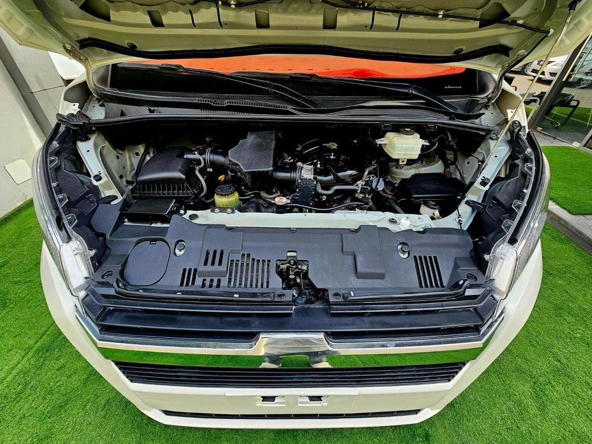 Toyota Hiace GL PASSENGER/ PATROL MANUAL/ 3.5 V6/ LOW MILEAGE-8-8