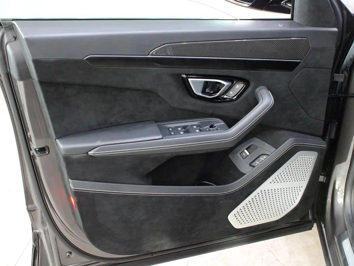 2024 - Lamborghini Urus Performante - V8-2-2