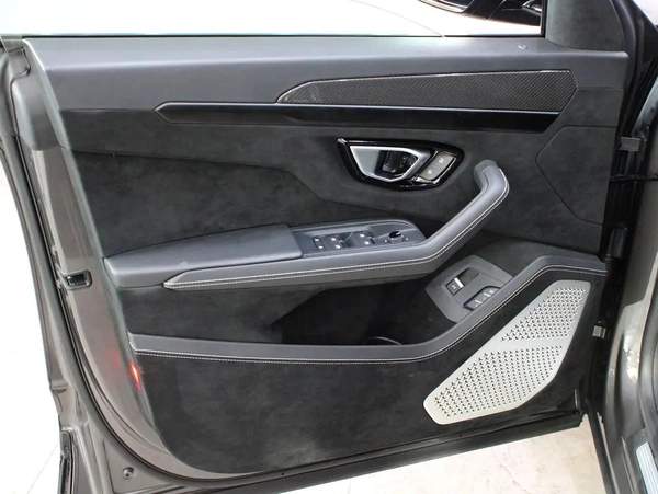 2024 - Lamborghini Urus Performante - V8