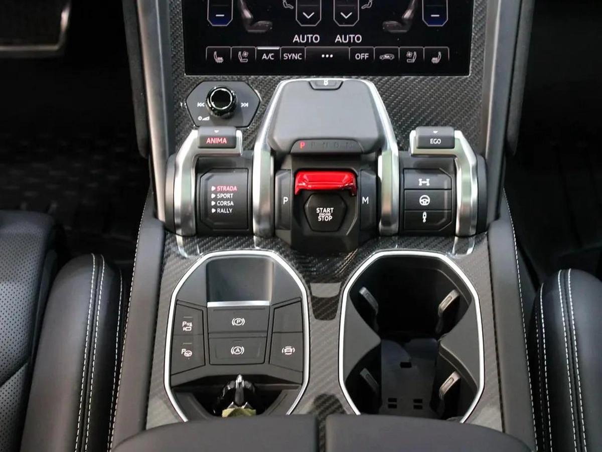 2024 - Lamborghini Urus Performante - V8-5-5