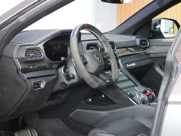 2024 - Lamborghini Urus Performante - V8