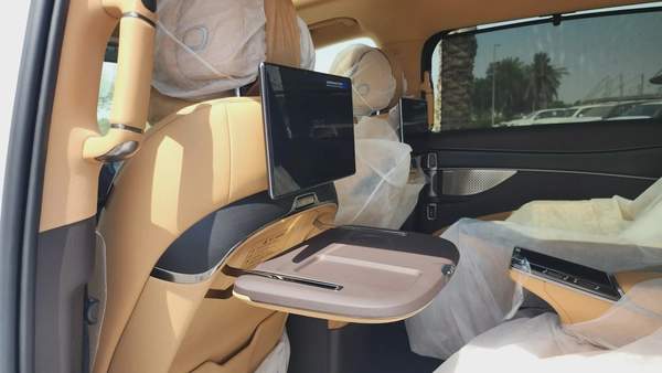 Denza D9 AWD (White)