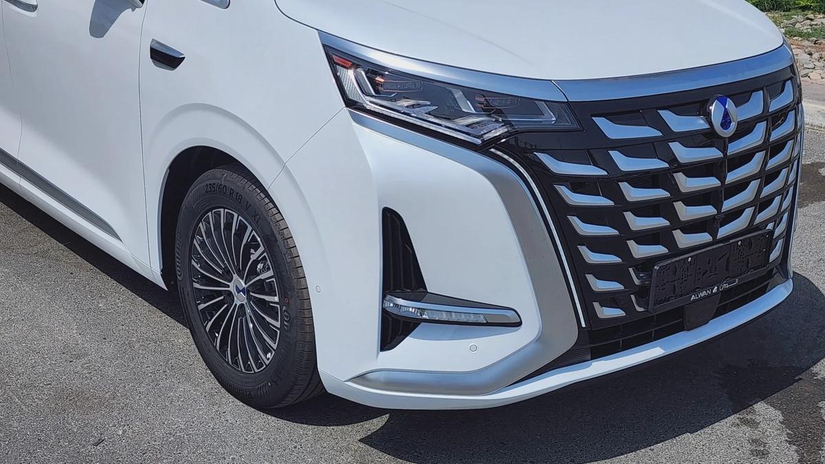 Denza D9 AWD (White)-1-1