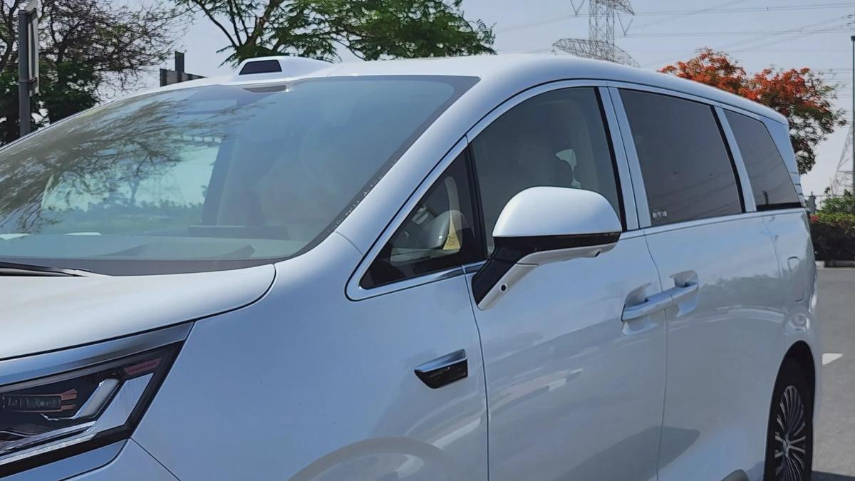 Denza D9 AWD (White)-5-5