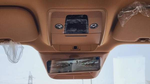 Denza D9 AWD (White)