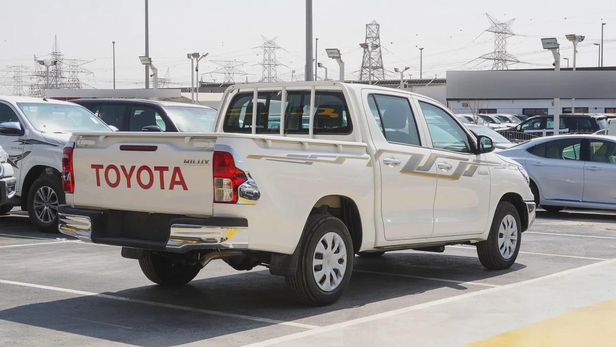 2025 Toyota Hilux Double Cab GLX - GCC/Other Region-7-7