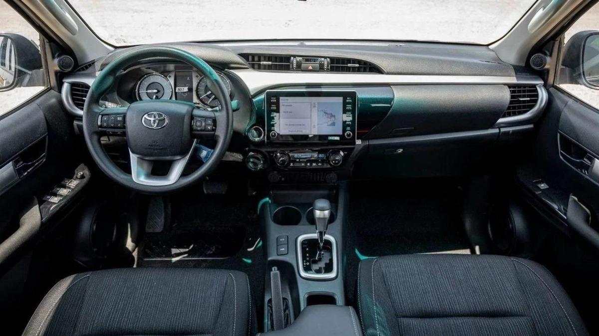 Toyota Hilux SR5 2.4L AT FULL OPTION DIESEL-6-6