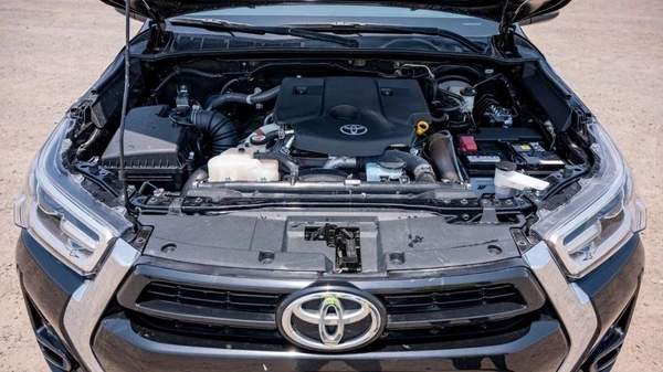 Toyota Hilux SR5 2.4L AT FULL OPTION DIESEL