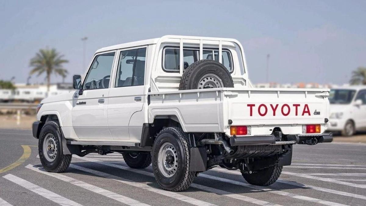 Toyota Land Cruiser Pick Up LAND CRUISER PICKUP 2CAPIN 4.2L V6 4DOOR-5-5