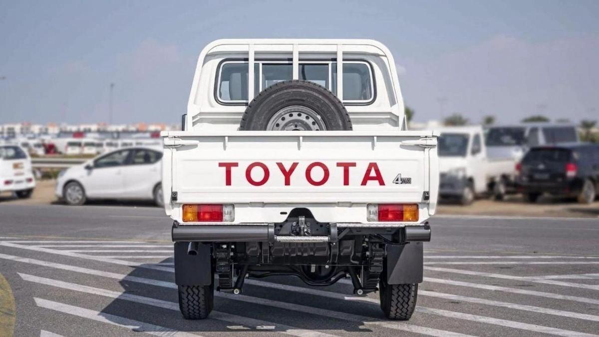 Toyota Land Cruiser Pick Up LAND CRUISER PICKUP 2CAPIN 4.2L V6 4DOOR-6-6