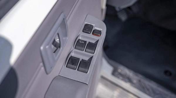 Toyota Land Cruiser Pick Up LAND CRUISER PICKUP 2CAPIN 4.2L V6 4DOOR