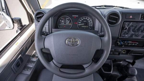 Toyota Land Cruiser Pick Up LAND CRUISER PICKUP 2CAPIN 4.2L V6 4DOOR