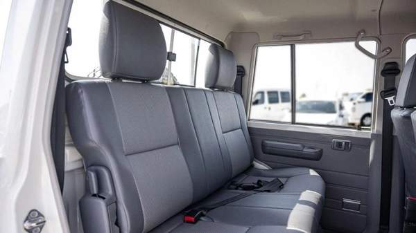 Toyota Land Cruiser Pick Up LAND CRUISER PICKUP 2CAPIN 4.2L V6 4DOOR