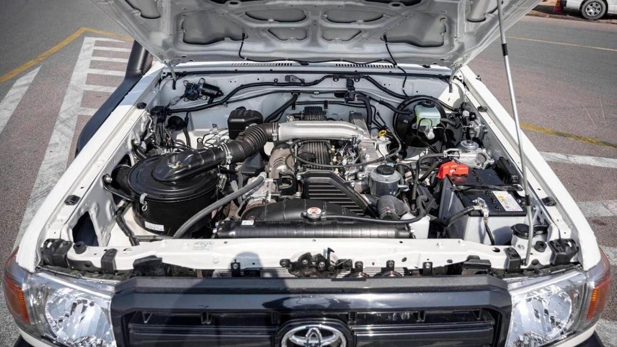 Toyota Land Cruiser Pick Up LAND CRUISER PICKUP 2CAPIN 4.2L V6 4DOOR-19-19