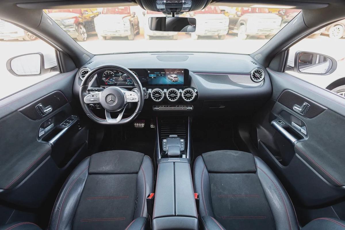 Mercedes-Benz GLA 200 2021-12-12