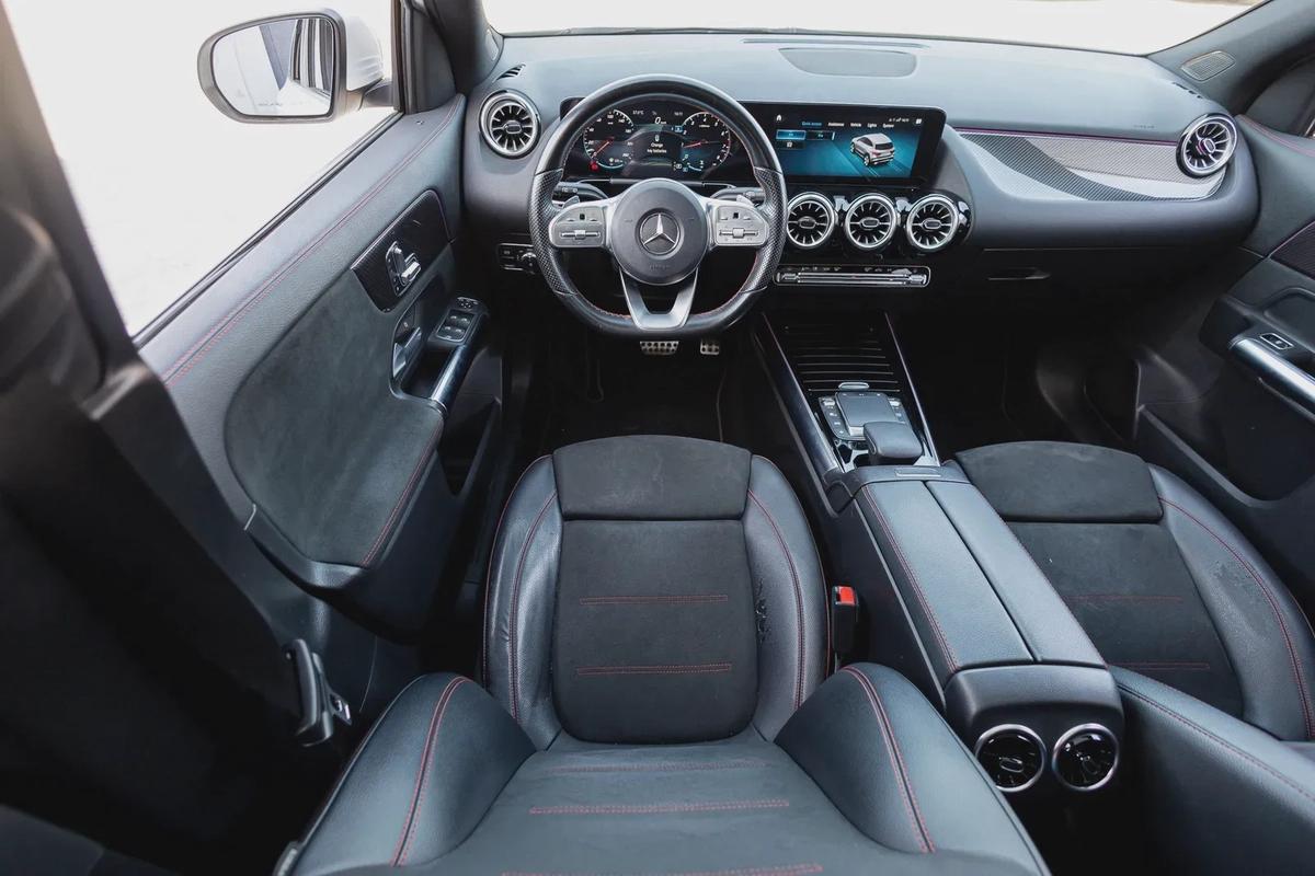 Mercedes-Benz GLA 200 2021-10-10