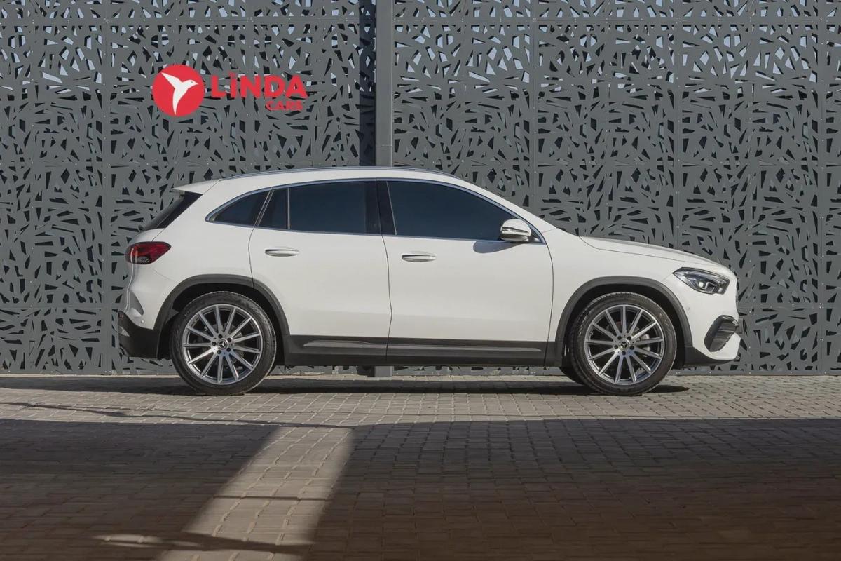 Mercedes-Benz GLA 200 2021-11-11