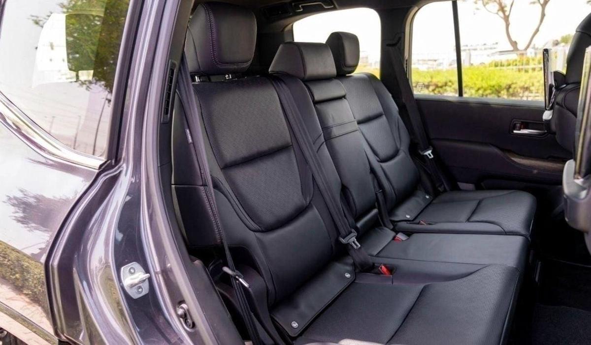 Toyota Land Cruiser LC300 VXR 3.3D AT MY2024 – GREY-3-3