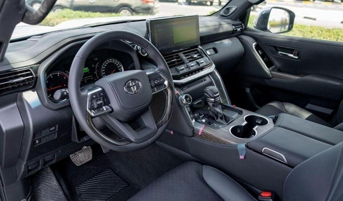 Toyota Land Cruiser LC300 VXR 3.3D AT MY2024 – GREY-12-12