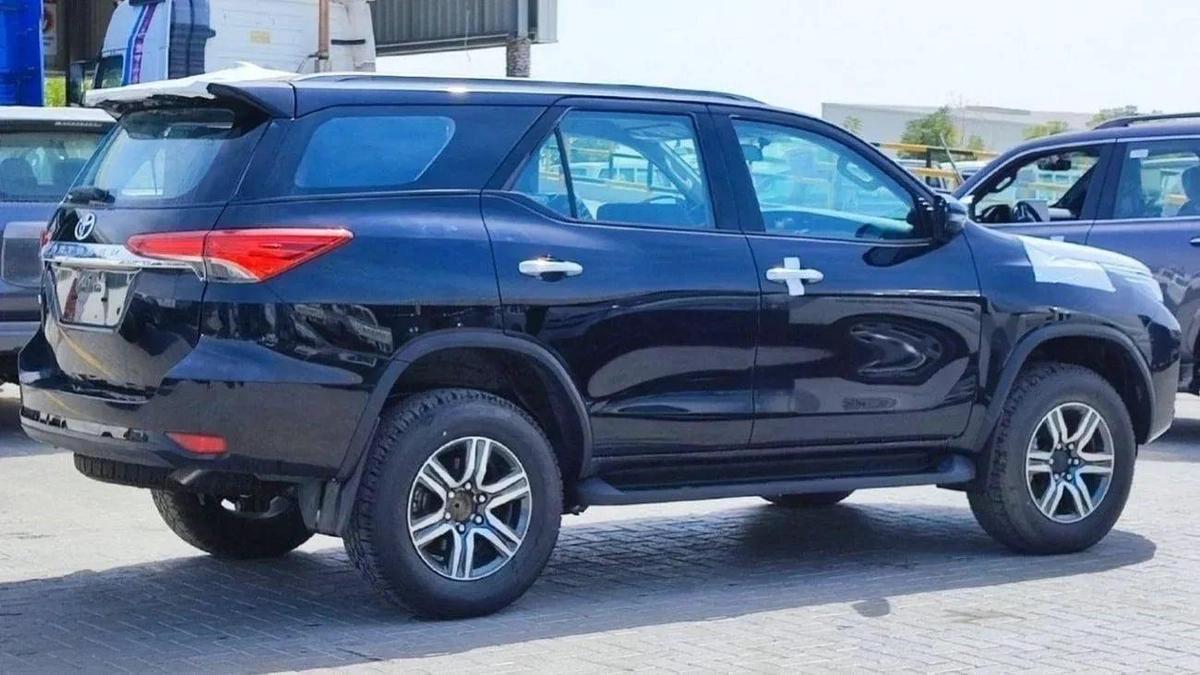 Toyota Fortuner GXR 2.4L DLESEL-4-4