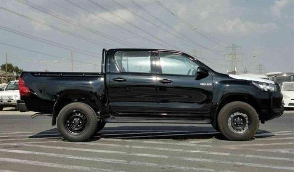 Toyota Hilux Toyota hilux 2.4L diesel mid options MY2025