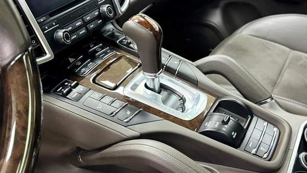 2017 Porsche Cayenne Platinum Edition V6 Gcc 1st Owner Full Service History