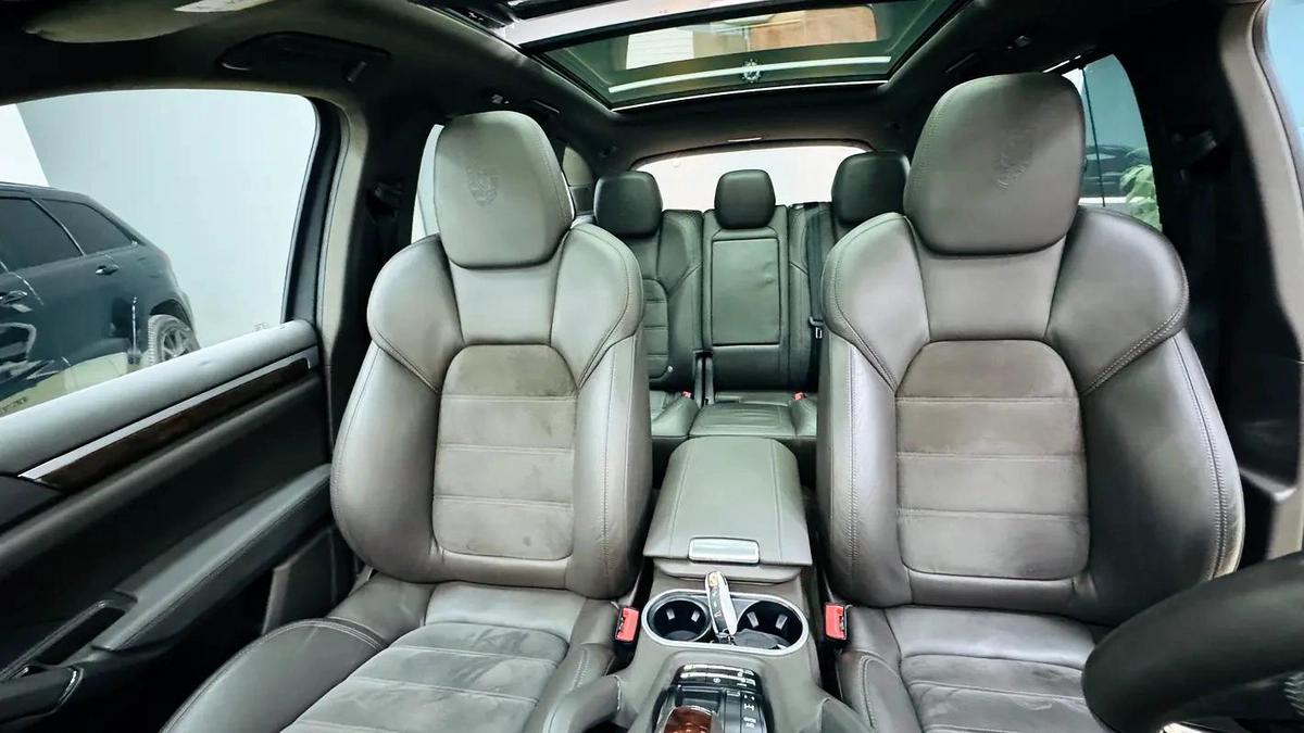2017 Porsche Cayenne Platinum Edition V6 Gcc 1st Owner Full Service History-17-17