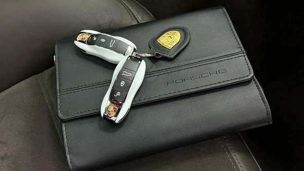 2017 Porsche Cayenne Platinum Edition V6 Gcc 1st Owner Full Service History