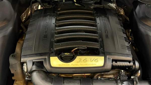 2017 Porsche Cayenne Platinum Edition V6 Gcc 1st Owner Full Service History