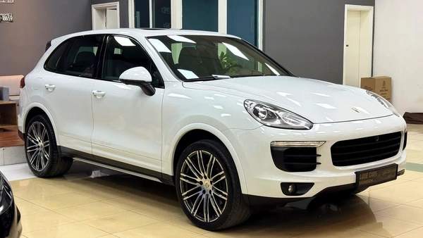 2017 Porsche Cayenne Platinum Edition V6 Gcc 1st Owner Full Service History
