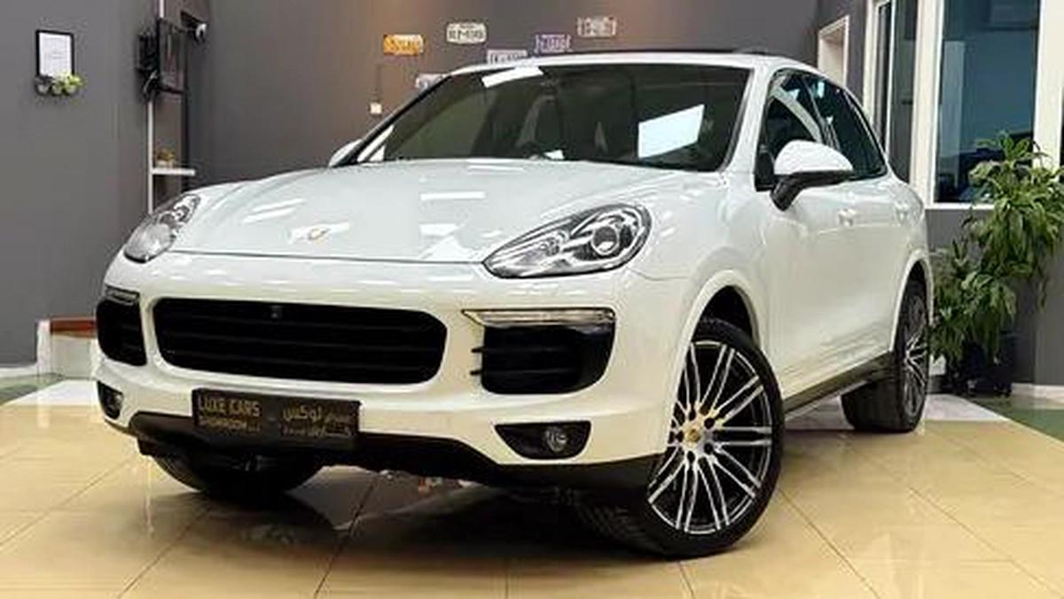 2017 Porsche Cayenne Platinum Edition V6 Gcc 1st Owner Full Service History-4-4