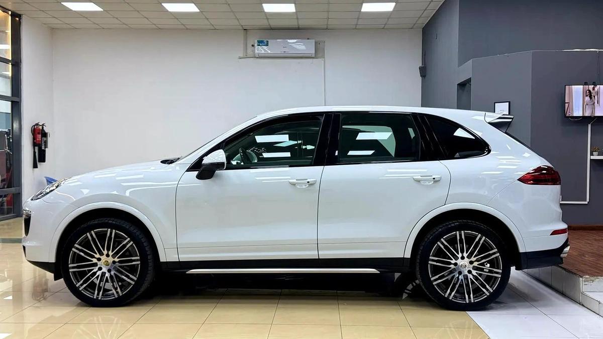 2017 Porsche Cayenne Platinum Edition V6 Gcc 1st Owner Full Service History-15-15