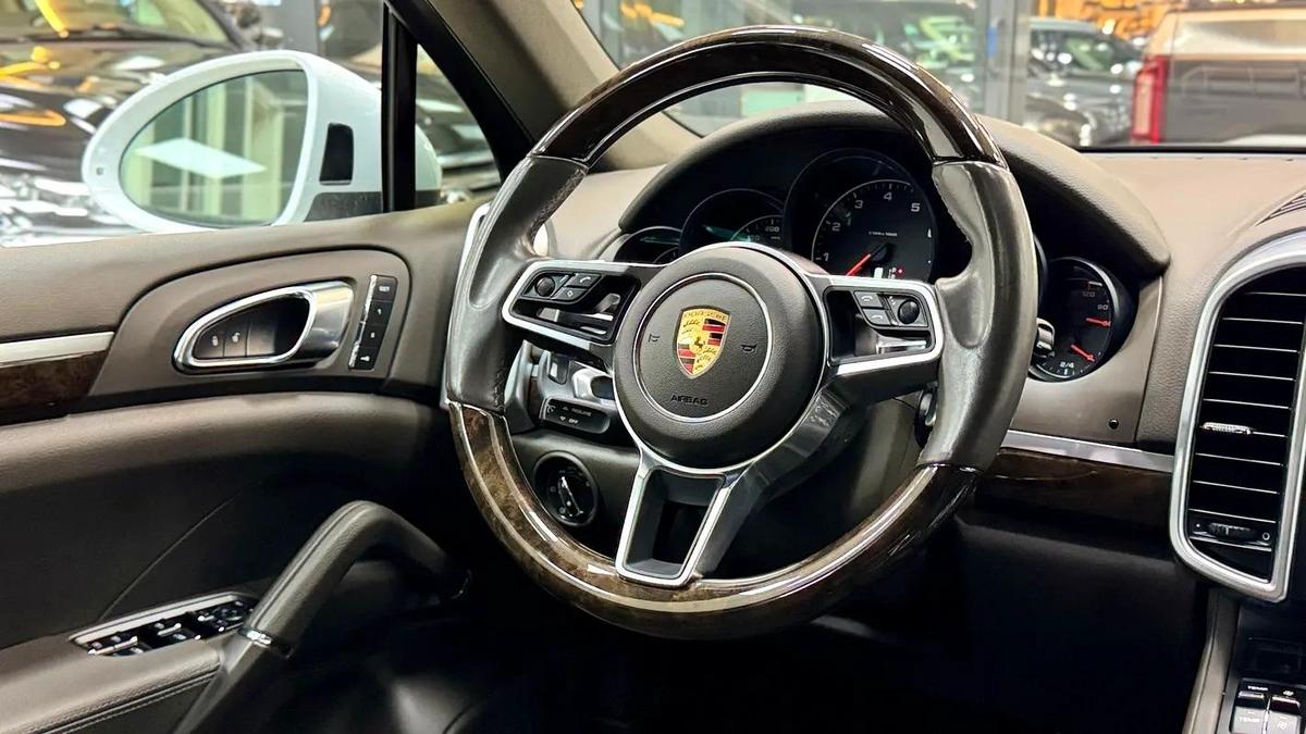 2017 Porsche Cayenne Platinum Edition V6 Gcc 1st Owner Full Service History-19-19