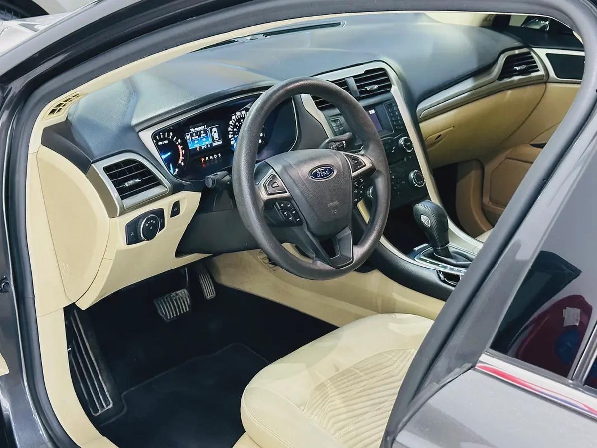 FORD FUSION 2016 GCC SPECS WELL MAINTAINED CAR 4 CYLINDER-9-9